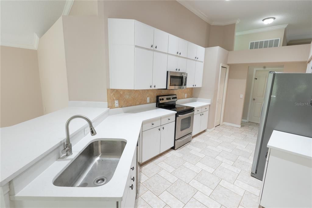 For Rent: $2,850 (4 beds, 2 baths, 2670 Square Feet)