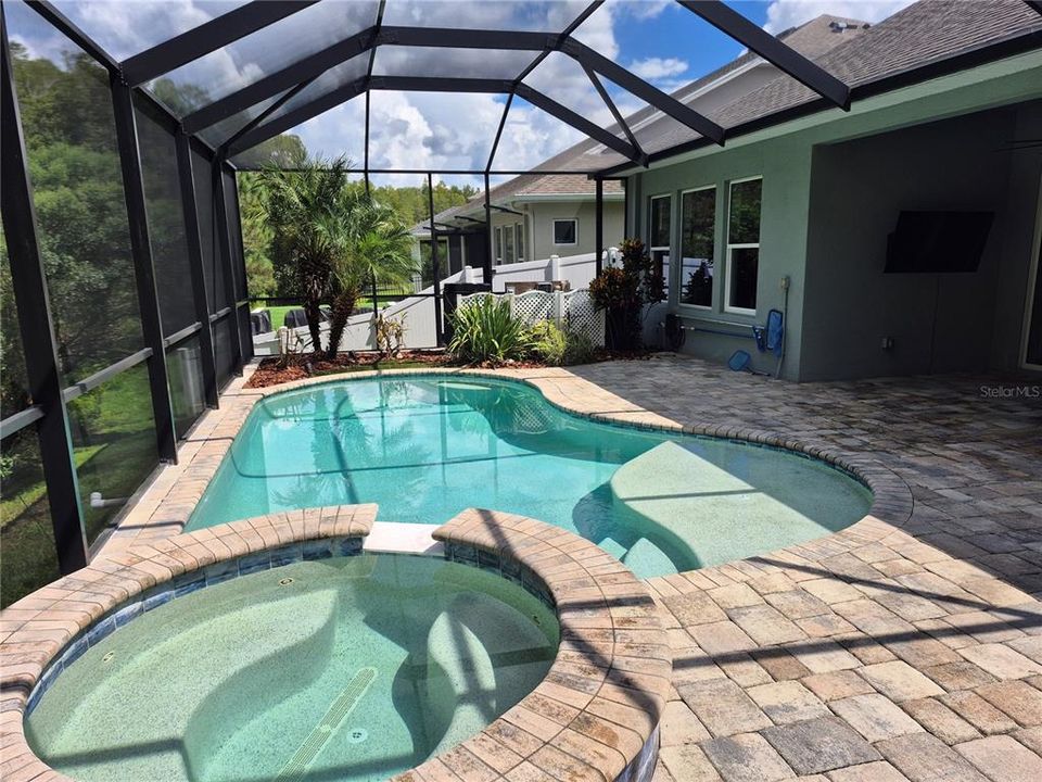 出租: $4,400 (4 贝兹, 3 浴室, 2845 平方英尺)