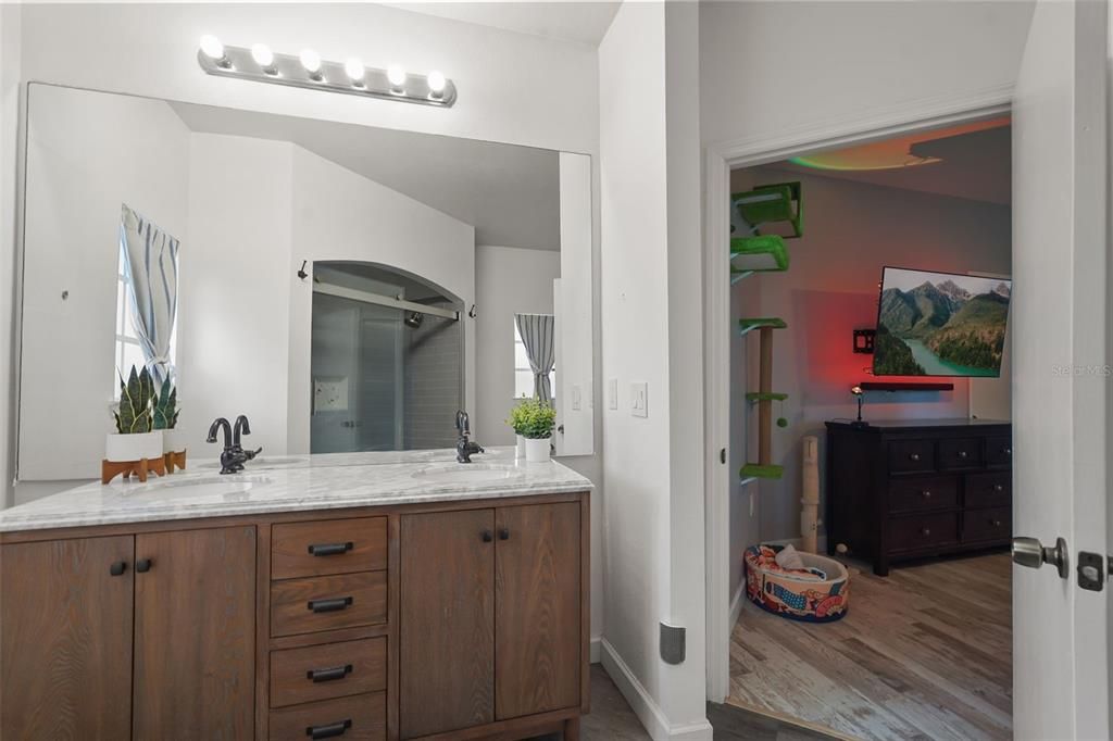 For Sale: $224,900 (2 beds, 2 baths, 1398 Square Feet)