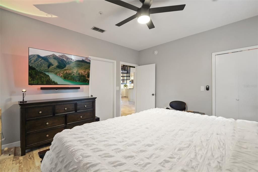 For Sale: $224,900 (2 beds, 2 baths, 1398 Square Feet)