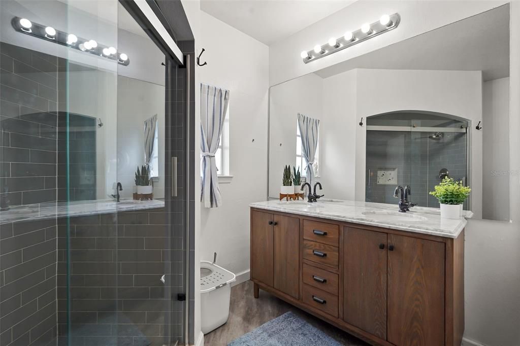 For Sale: $224,900 (2 beds, 2 baths, 1398 Square Feet)