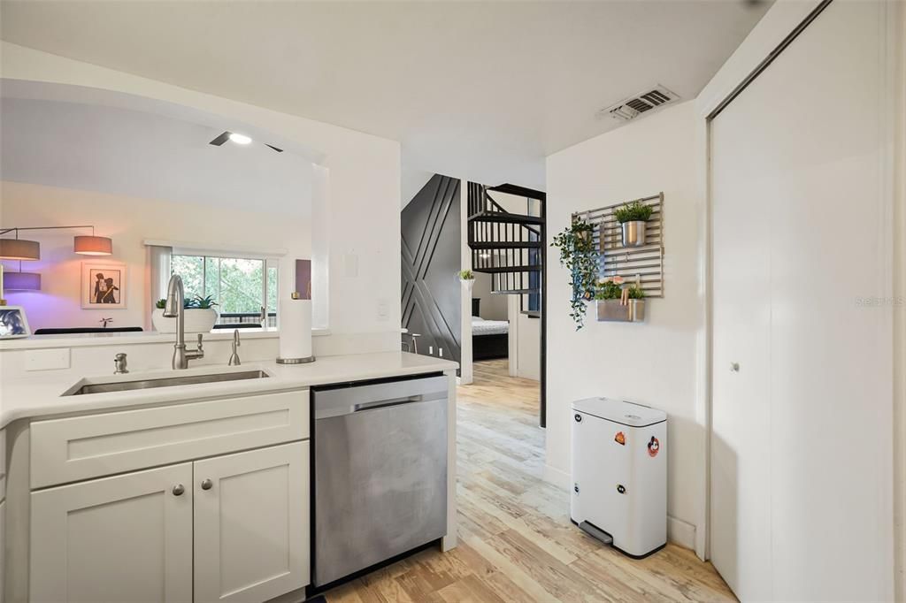 For Sale: $224,900 (2 beds, 2 baths, 1398 Square Feet)