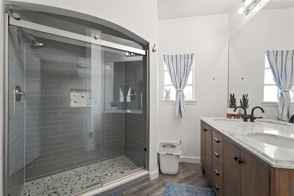 For Sale: $224,900 (2 beds, 2 baths, 1398 Square Feet)