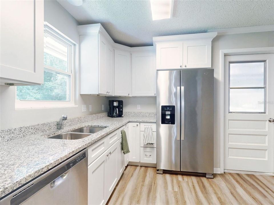 For Sale: $370,000 (3 beds, 2 baths, 1712 Square Feet)