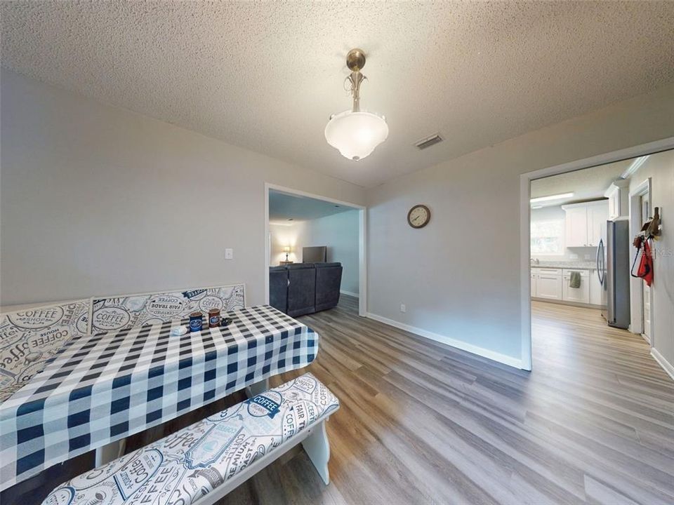 For Sale: $370,000 (3 beds, 2 baths, 1712 Square Feet)