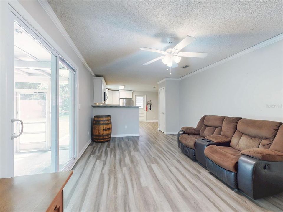 For Sale: $370,000 (3 beds, 2 baths, 1712 Square Feet)