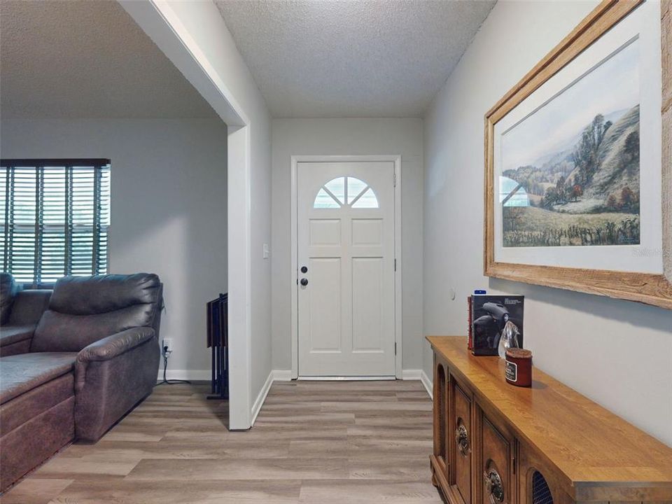 For Sale: $370,000 (3 beds, 2 baths, 1712 Square Feet)