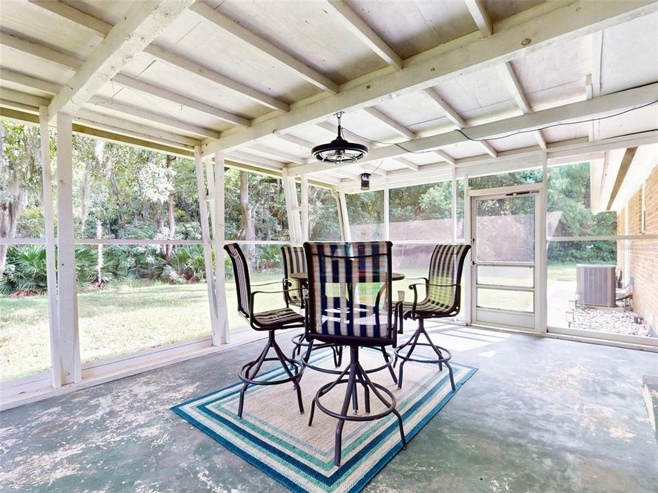 For Sale: $370,000 (3 beds, 2 baths, 1712 Square Feet)