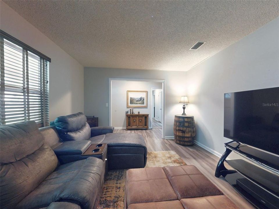 For Sale: $370,000 (3 beds, 2 baths, 1712 Square Feet)