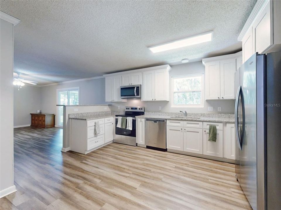 For Sale: $370,000 (3 beds, 2 baths, 1712 Square Feet)