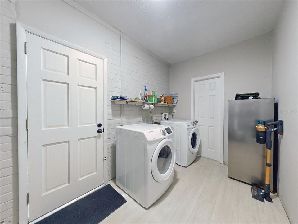 For Sale: $370,000 (3 beds, 2 baths, 1712 Square Feet)