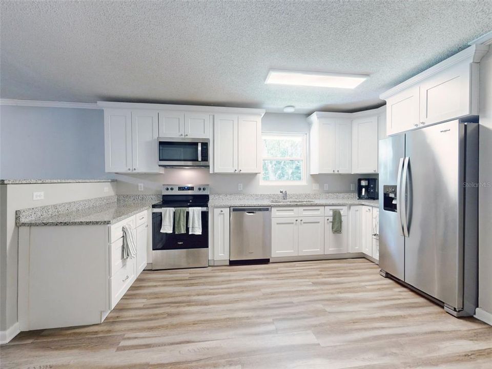 For Sale: $370,000 (3 beds, 2 baths, 1712 Square Feet)