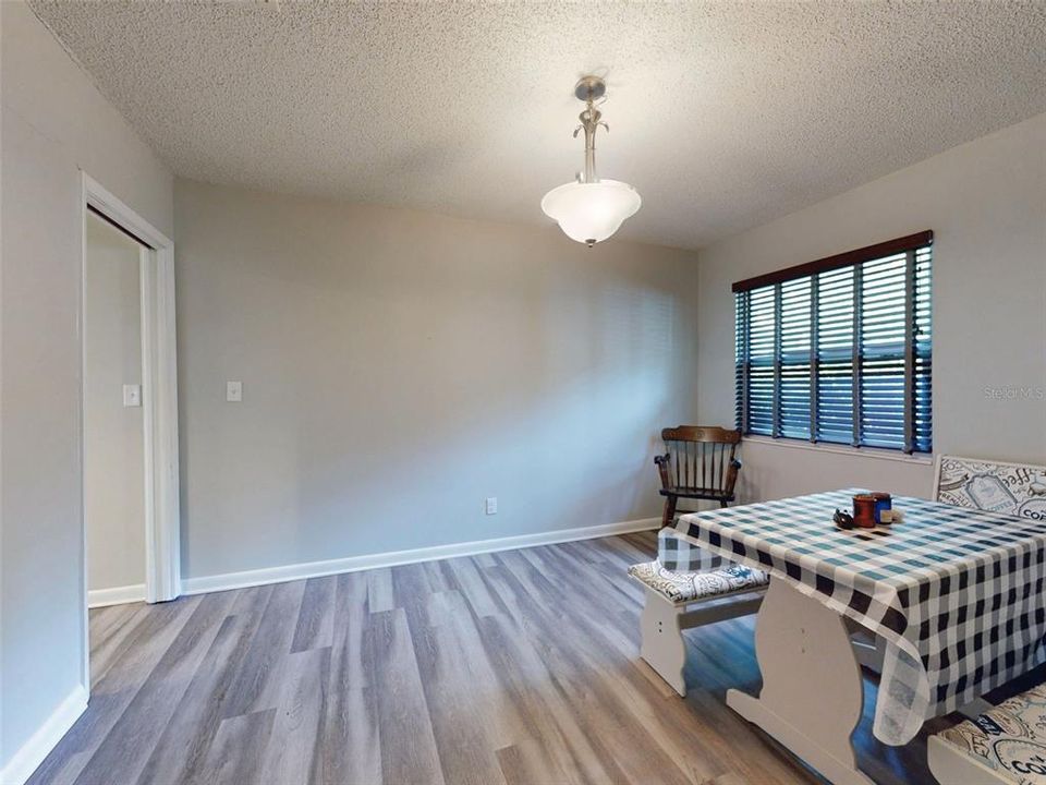 For Sale: $370,000 (3 beds, 2 baths, 1712 Square Feet)