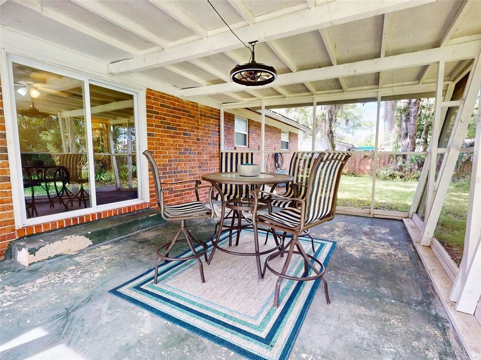 For Sale: $370,000 (3 beds, 2 baths, 1712 Square Feet)