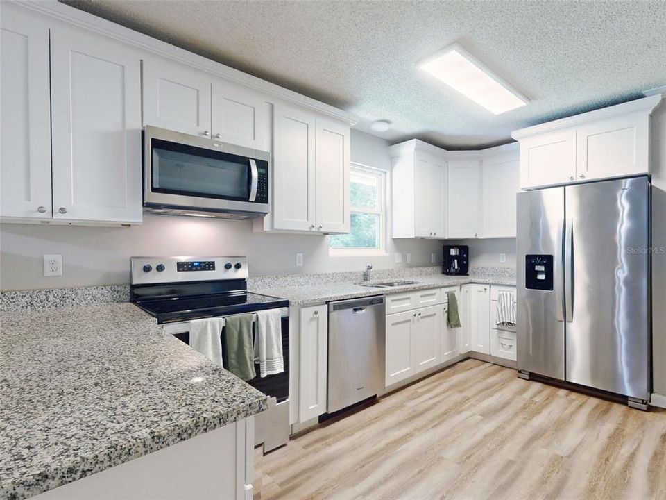 For Sale: $370,000 (3 beds, 2 baths, 1712 Square Feet)