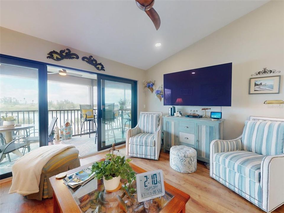 Active With Contract: $525,000 (2 beds, 2 baths, 1068 Square Feet)