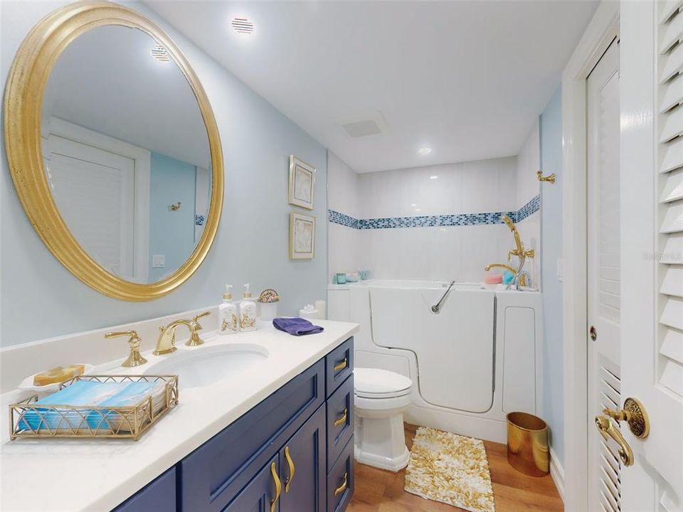 Active With Contract: $525,000 (2 beds, 2 baths, 1068 Square Feet)