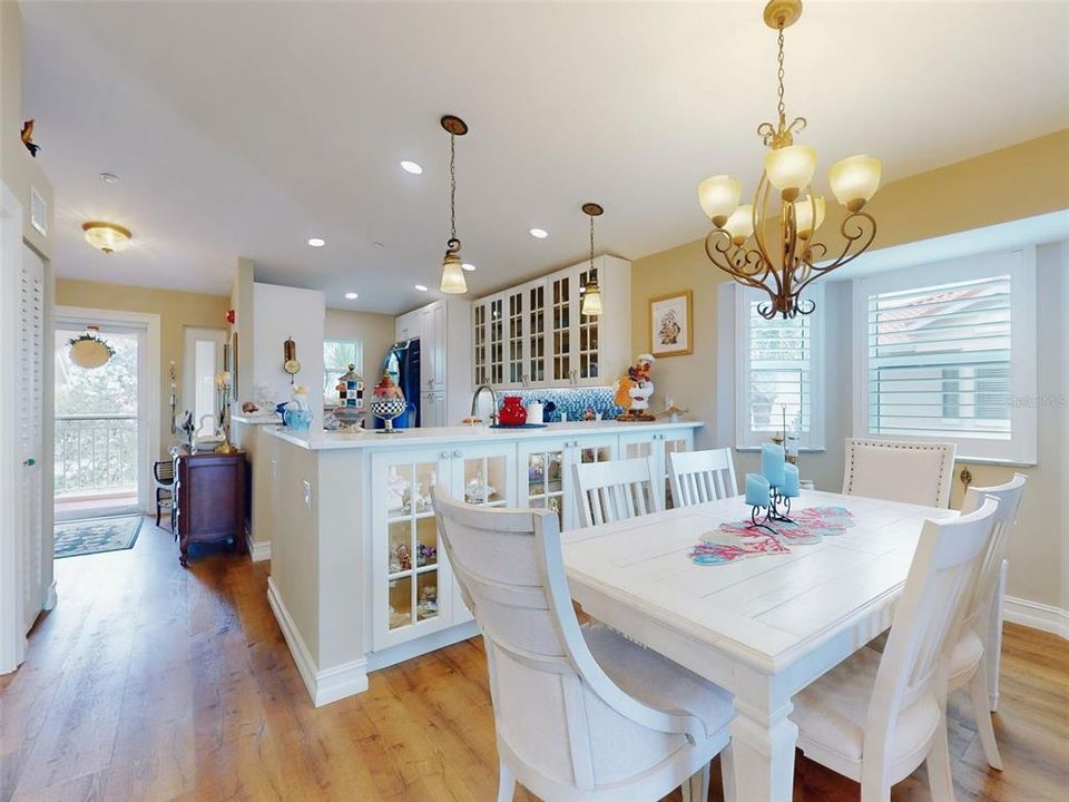 Active With Contract: $525,000 (2 beds, 2 baths, 1068 Square Feet)