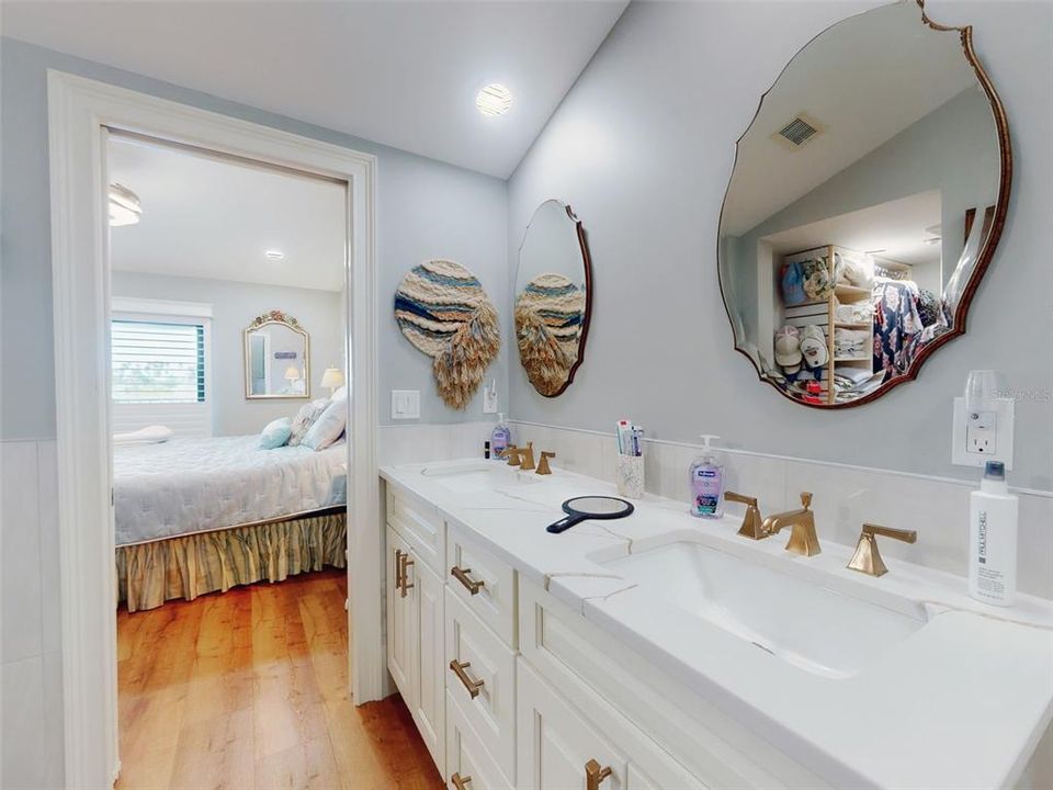 Active With Contract: $525,000 (2 beds, 2 baths, 1068 Square Feet)