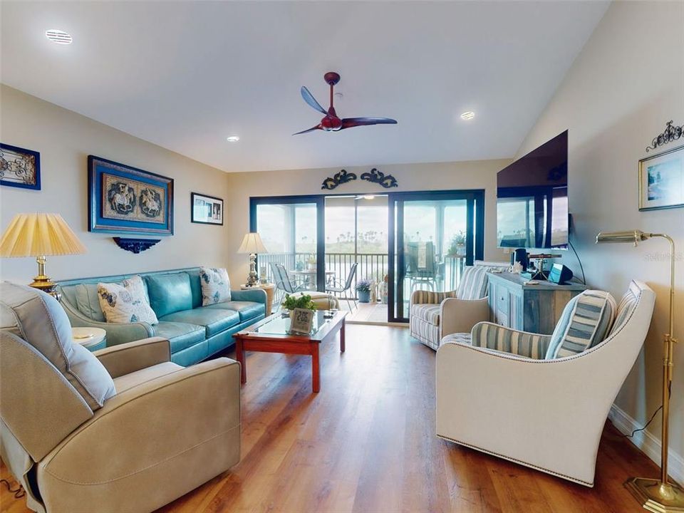 Active With Contract: $525,000 (2 beds, 2 baths, 1068 Square Feet)