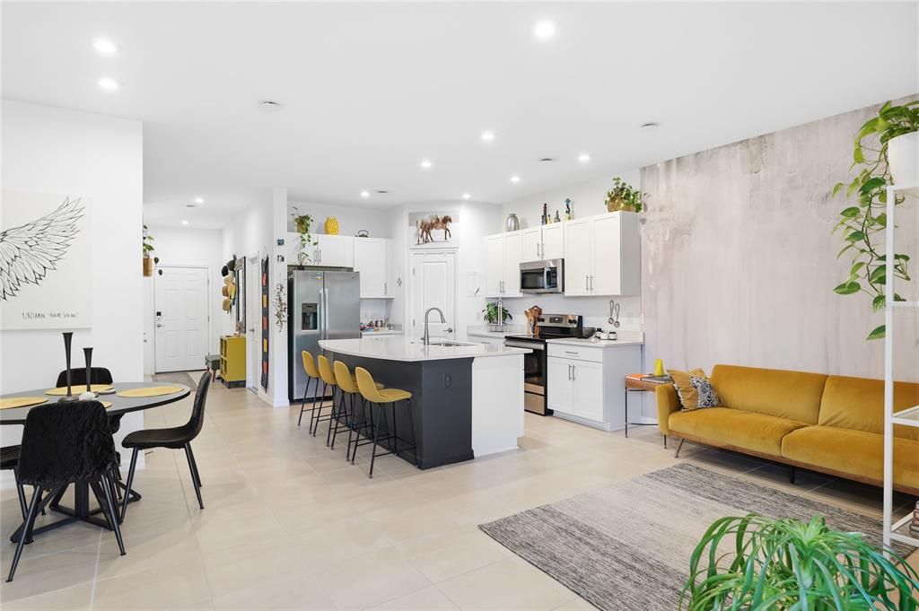For Rent: $5,800 (3 beds, 2 baths, 1373 Square Feet)