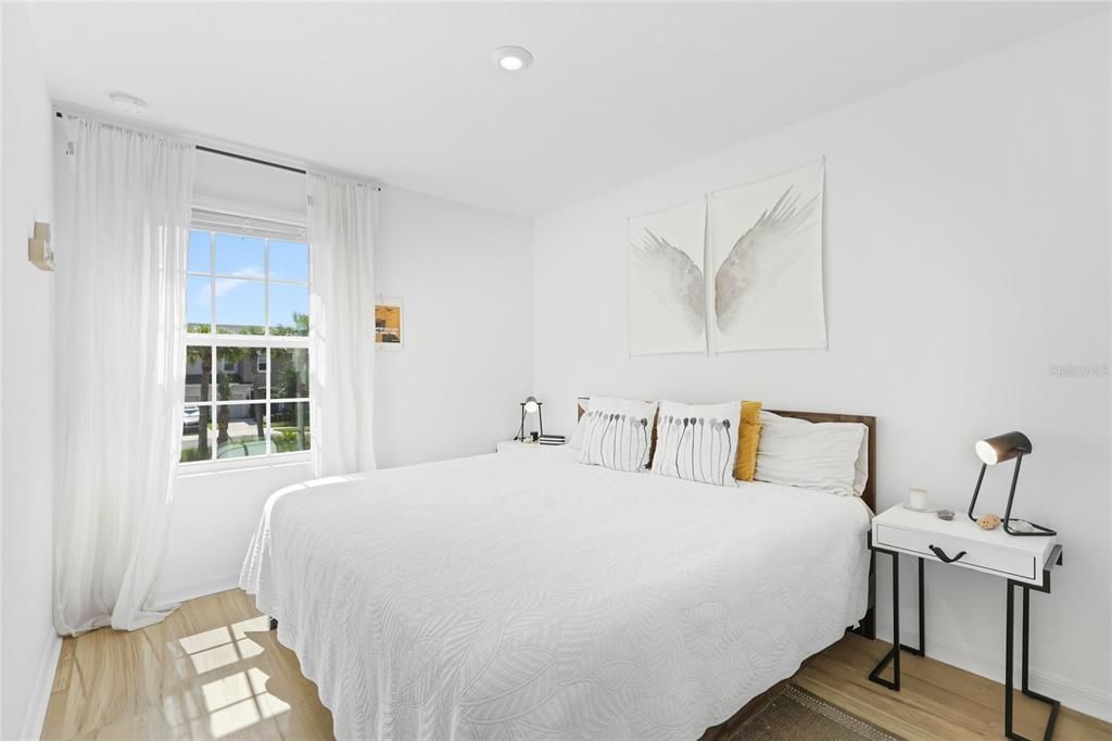 For Rent: $5,800 (3 beds, 2 baths, 1373 Square Feet)
