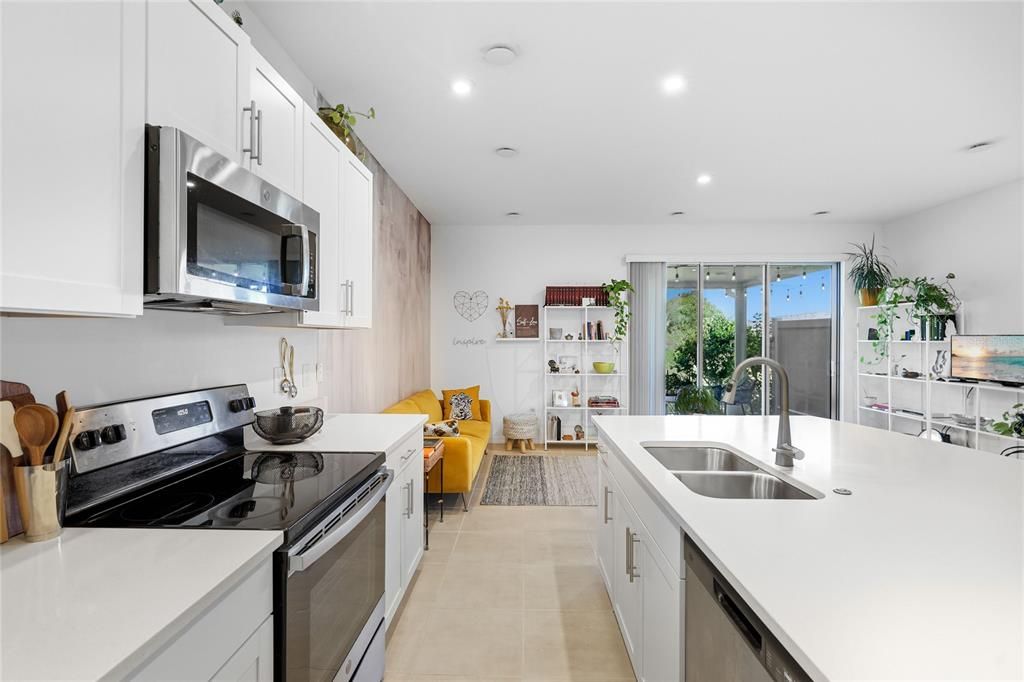 For Rent: $5,800 (3 beds, 2 baths, 1373 Square Feet)