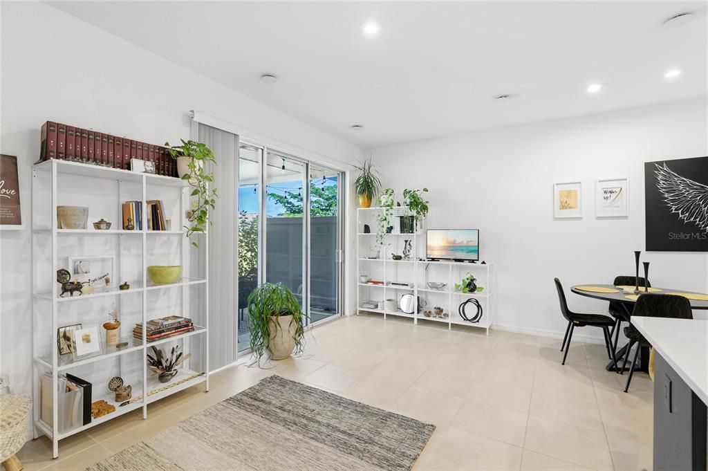 For Rent: $5,800 (3 beds, 2 baths, 1373 Square Feet)