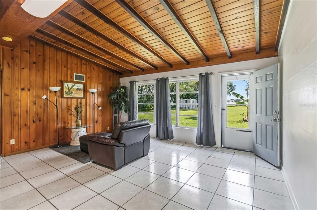 В аренду: $2,800 (2 спален, 1 ванн, 950 Квадратных фут)