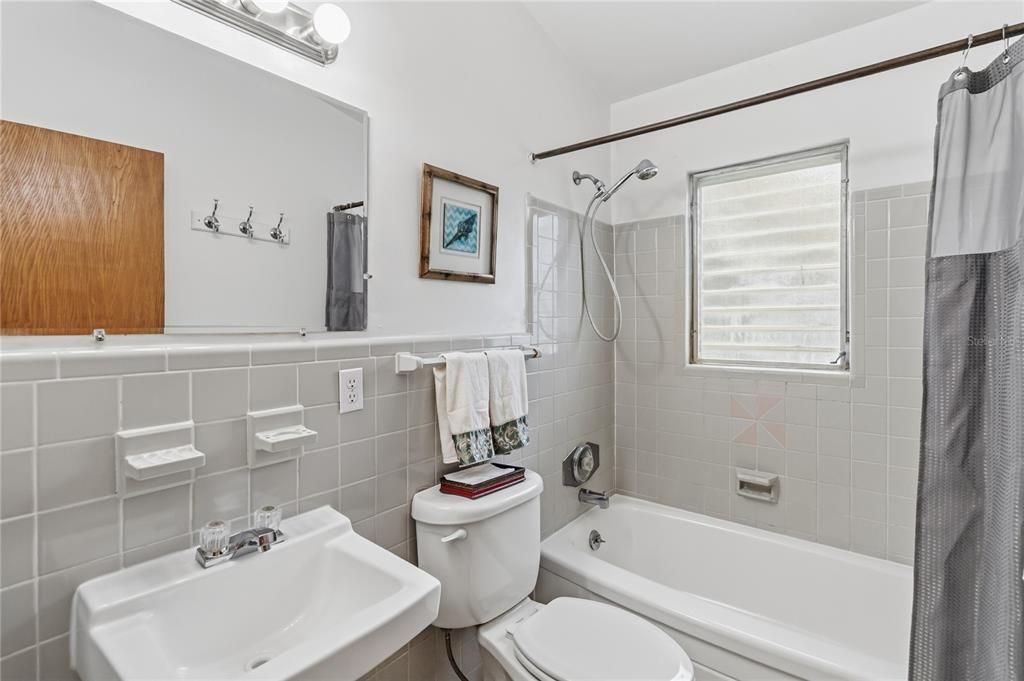 В аренду: $2,800 (2 спален, 1 ванн, 950 Квадратных фут)