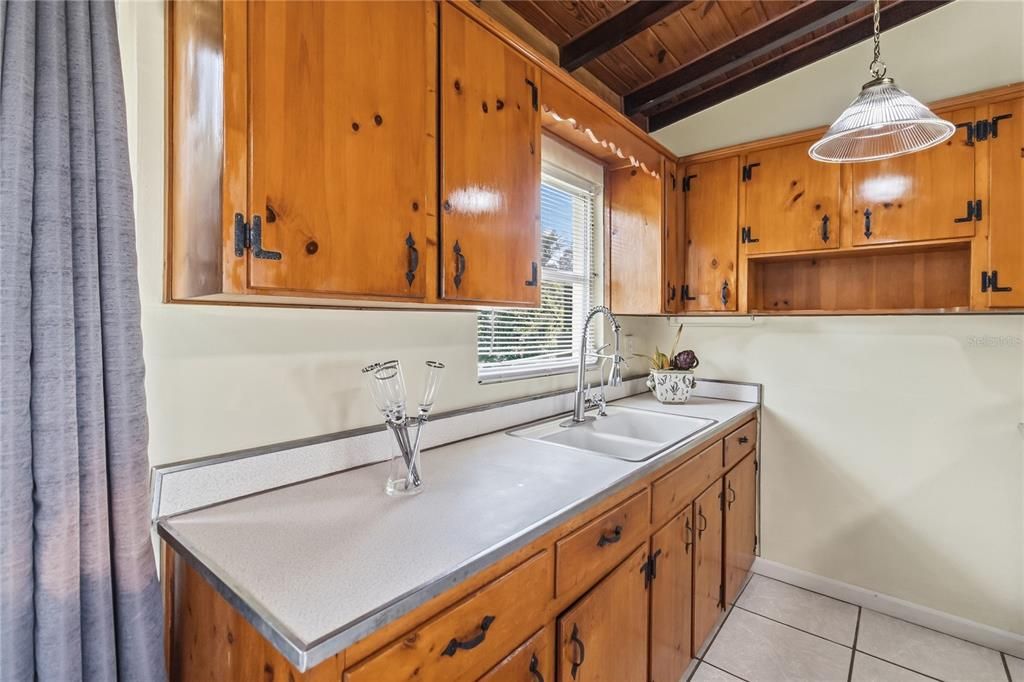 В аренду: $2,800 (2 спален, 1 ванн, 950 Квадратных фут)