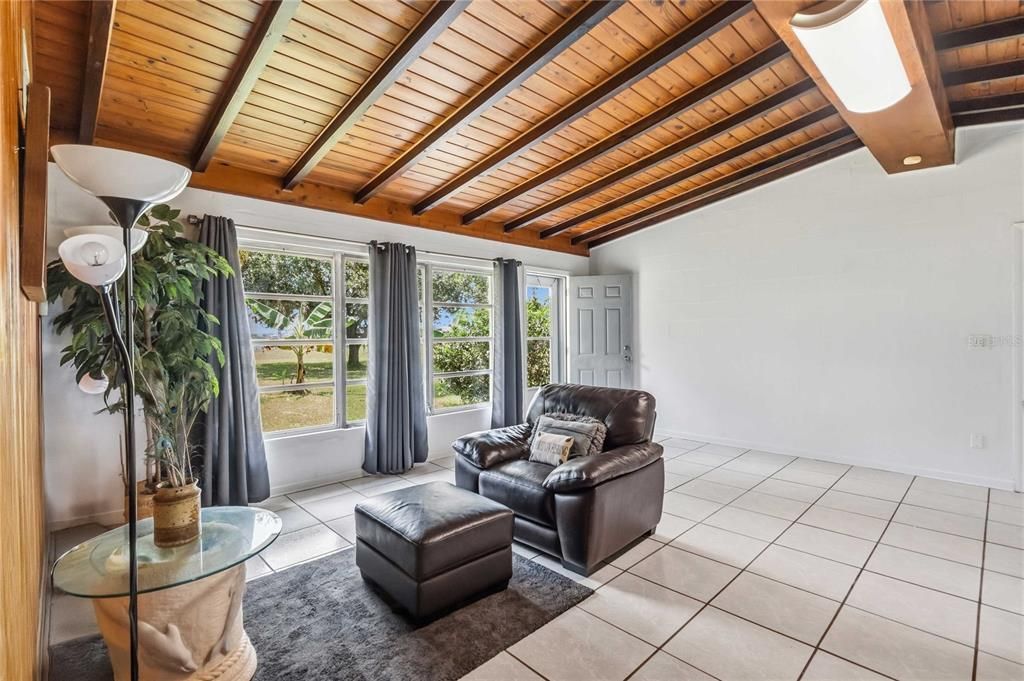 В аренду: $2,800 (2 спален, 1 ванн, 950 Квадратных фут)