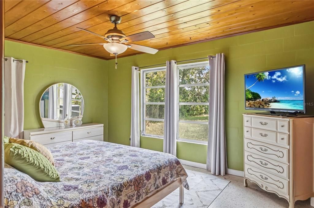 В аренду: $2,800 (2 спален, 1 ванн, 950 Квадратных фут)