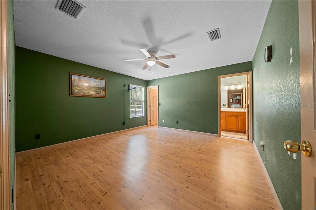 For Sale: $429,900 (4 beds, 3 baths, 1572 Square Feet)