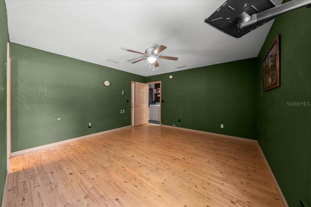 For Sale: $429,900 (4 beds, 3 baths, 1572 Square Feet)