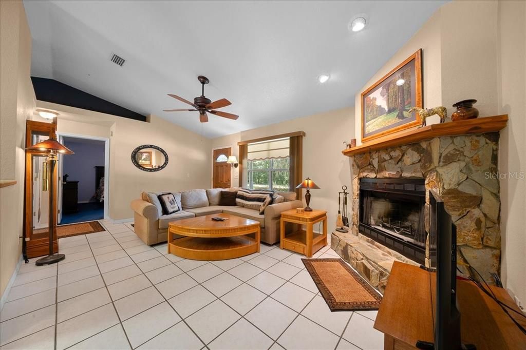 For Sale: $429,900 (4 beds, 3 baths, 1572 Square Feet)