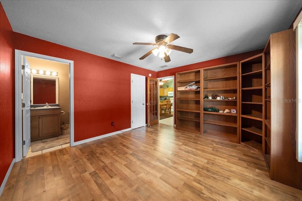 For Sale: $429,900 (4 beds, 3 baths, 1572 Square Feet)