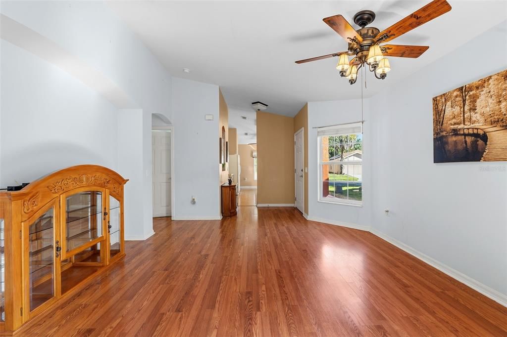 For Sale: $265,000 (2 beds, 2 baths, 1387 Square Feet)