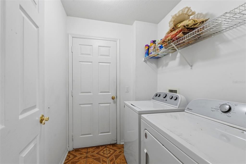 For Sale: $265,000 (2 beds, 2 baths, 1387 Square Feet)