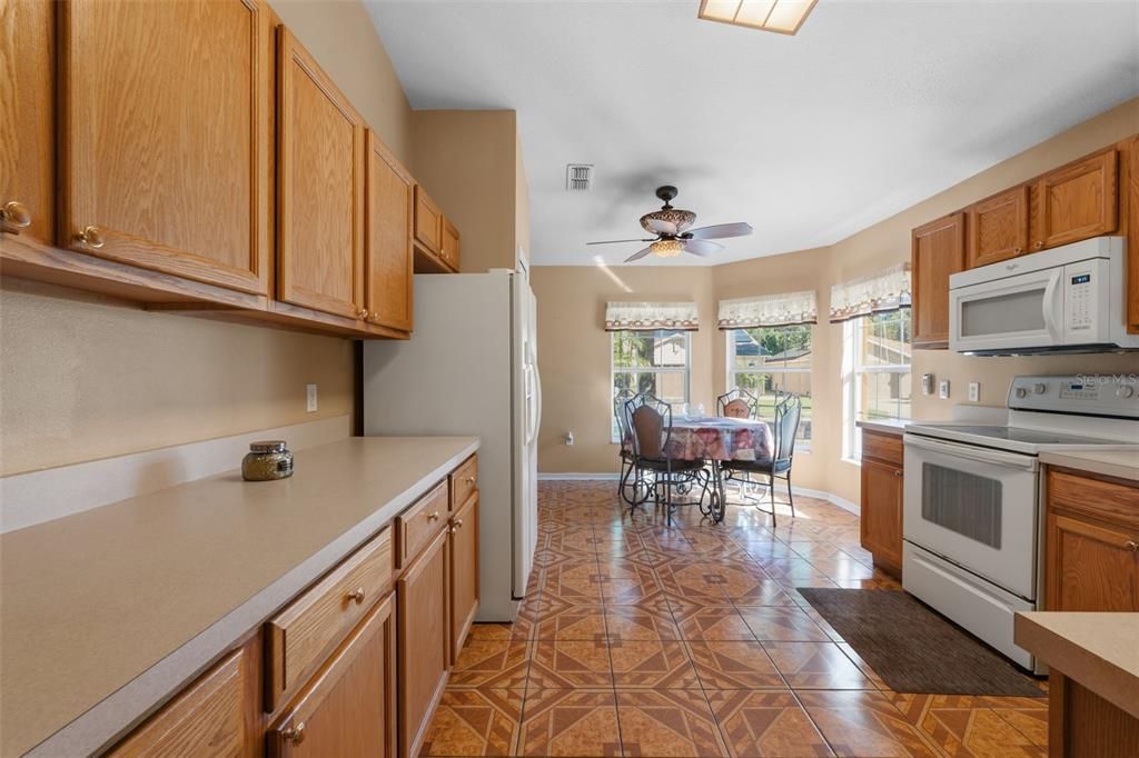 For Sale: $265,000 (2 beds, 2 baths, 1387 Square Feet)