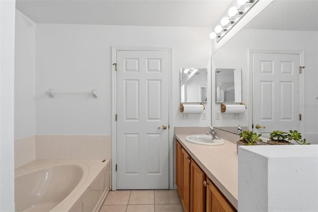 For Sale: $265,000 (2 beds, 2 baths, 1387 Square Feet)