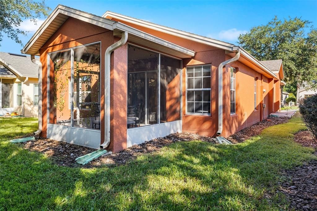 For Sale: $265,000 (2 beds, 2 baths, 1387 Square Feet)