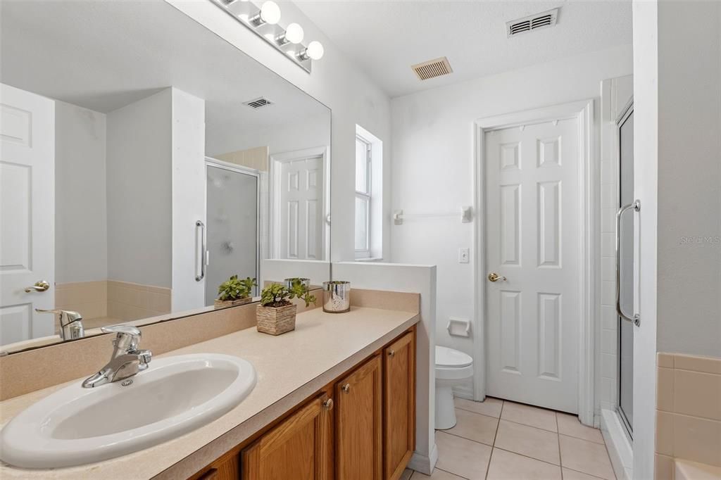 For Sale: $265,000 (2 beds, 2 baths, 1387 Square Feet)