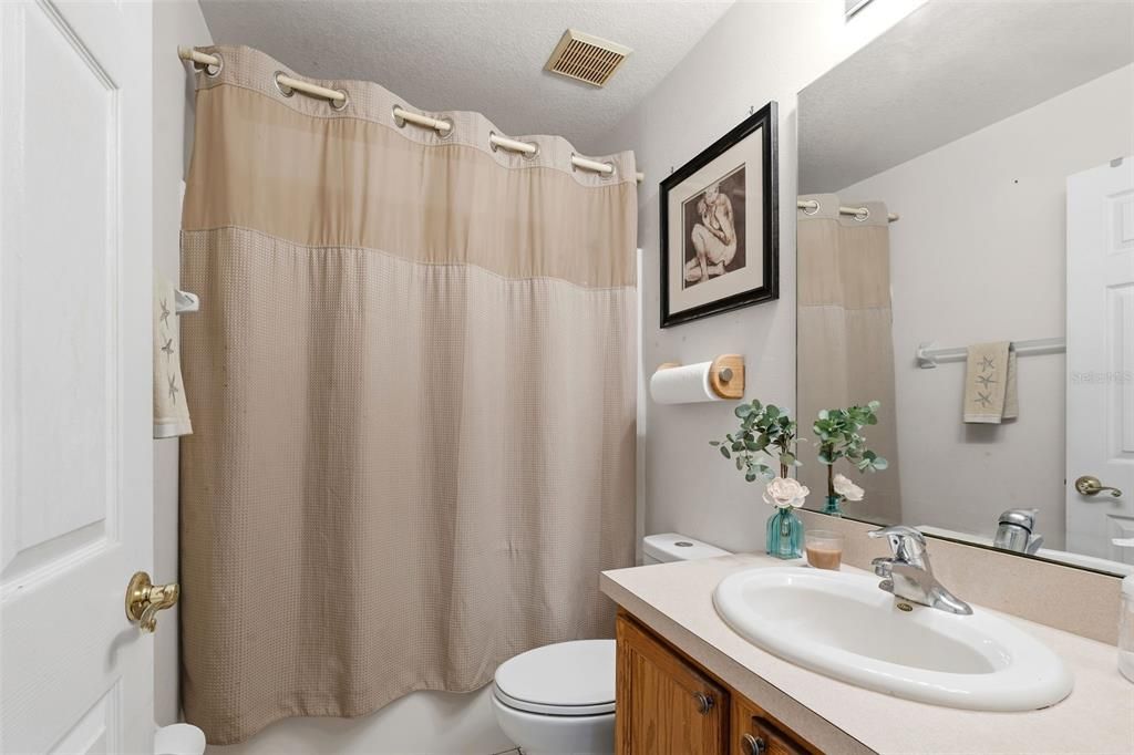 For Sale: $265,000 (2 beds, 2 baths, 1387 Square Feet)