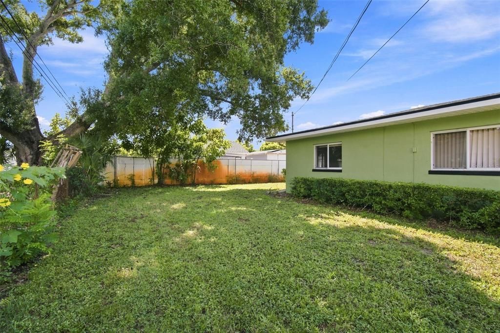 For Sale: $349,900 (3 beds, 2 baths, 1184 Square Feet)