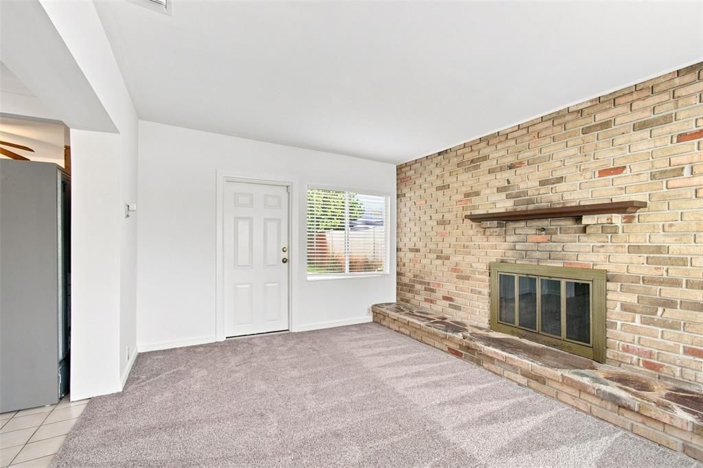 For Sale: $349,900 (3 beds, 2 baths, 1184 Square Feet)