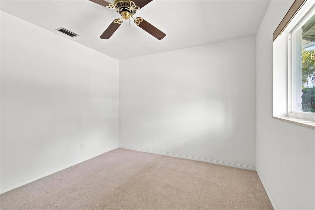 For Sale: $349,900 (3 beds, 2 baths, 1184 Square Feet)