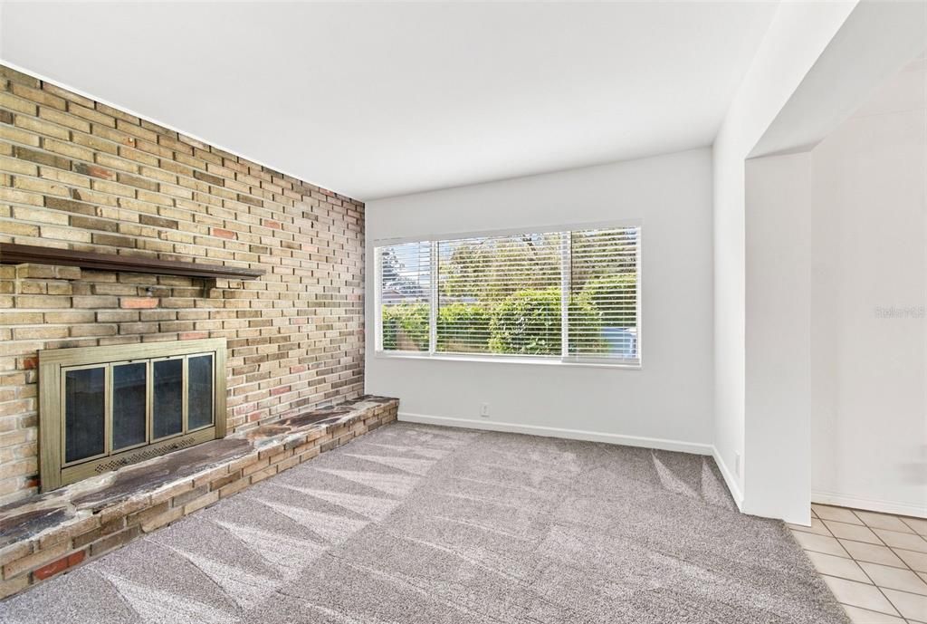 For Sale: $349,900 (3 beds, 2 baths, 1184 Square Feet)