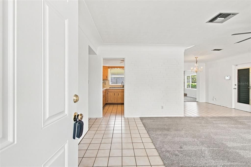 For Sale: $349,900 (3 beds, 2 baths, 1184 Square Feet)
