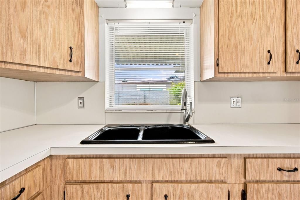 For Sale: $349,900 (3 beds, 2 baths, 1184 Square Feet)